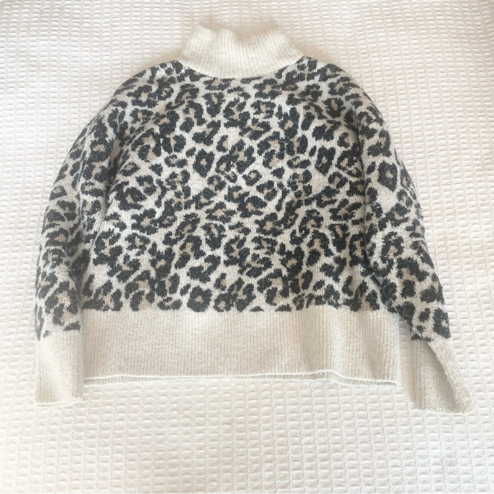 LOFT animal print turtleneck sweater size Medium
